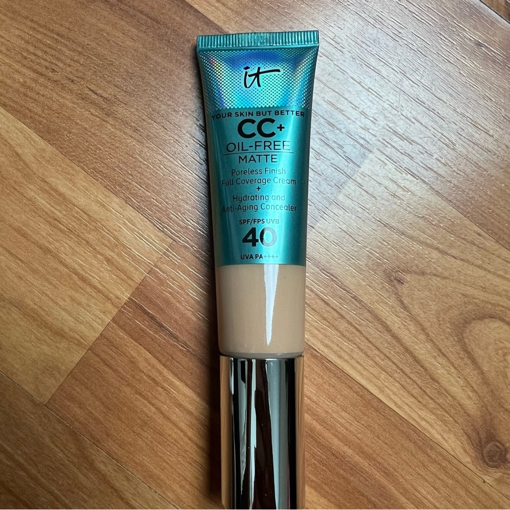 IT COSMETICS CC+ OIL FREE MATTE FOUNDATION WITH SPF 40 - MEDIUM TAN